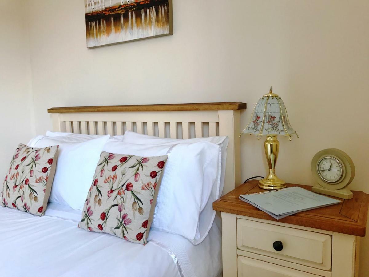 Bed and Breakfast Moon House Witney Exterior foto