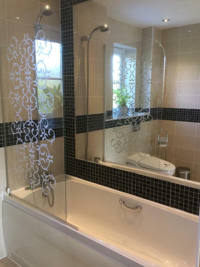 Bed and Breakfast Moon House Witney Exterior foto